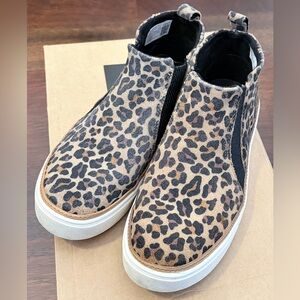 TOMS Women's Bryce Classic Leopard Slip-On Sneakers, size 6.5